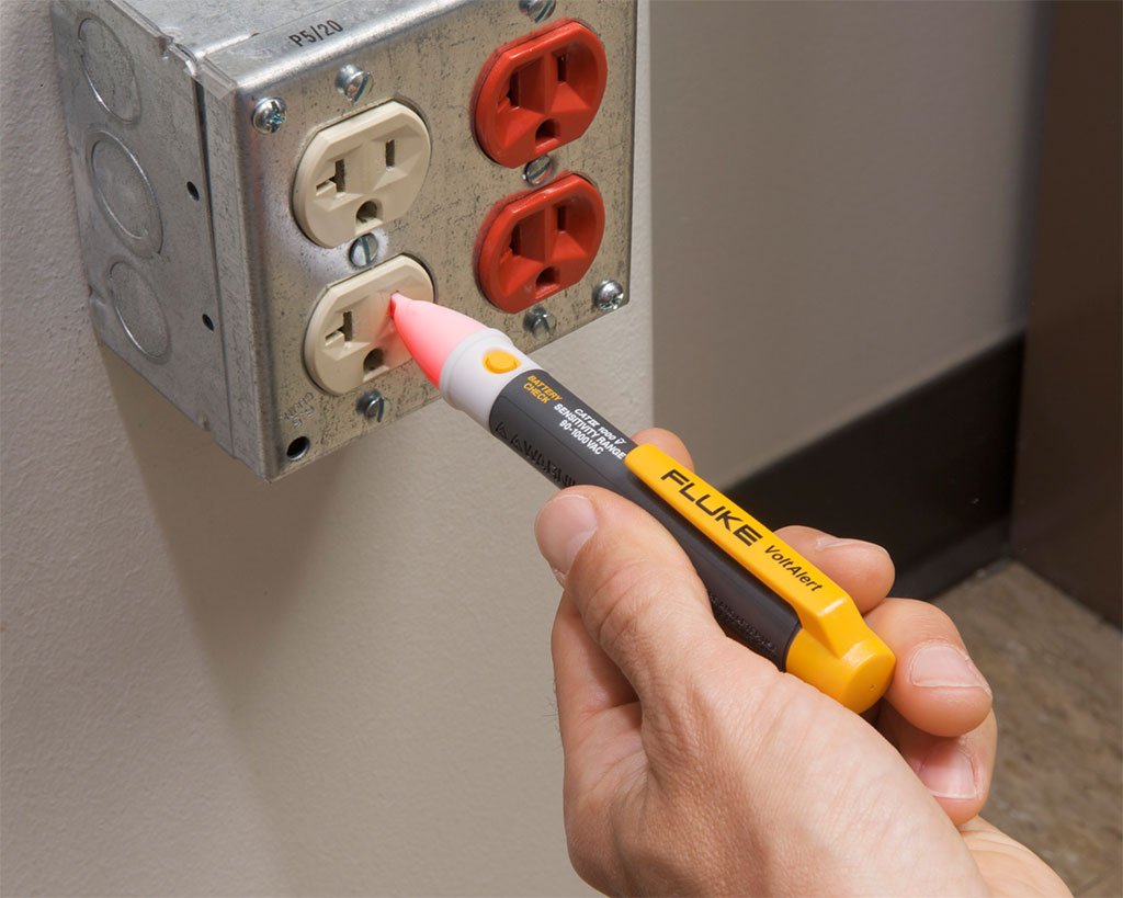 Fluke1AC-A1-II__in_Use