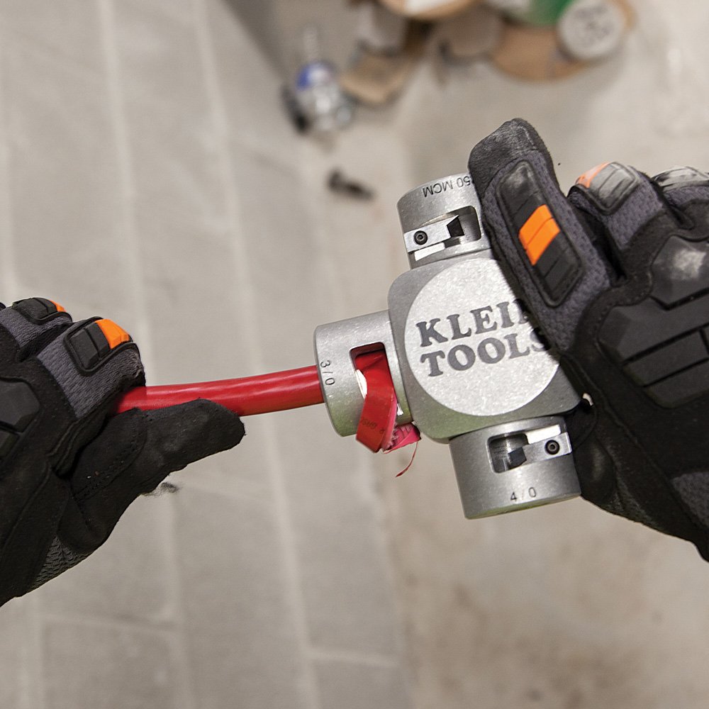 Klein_21051_Large_Cable_Stripper_Application_1