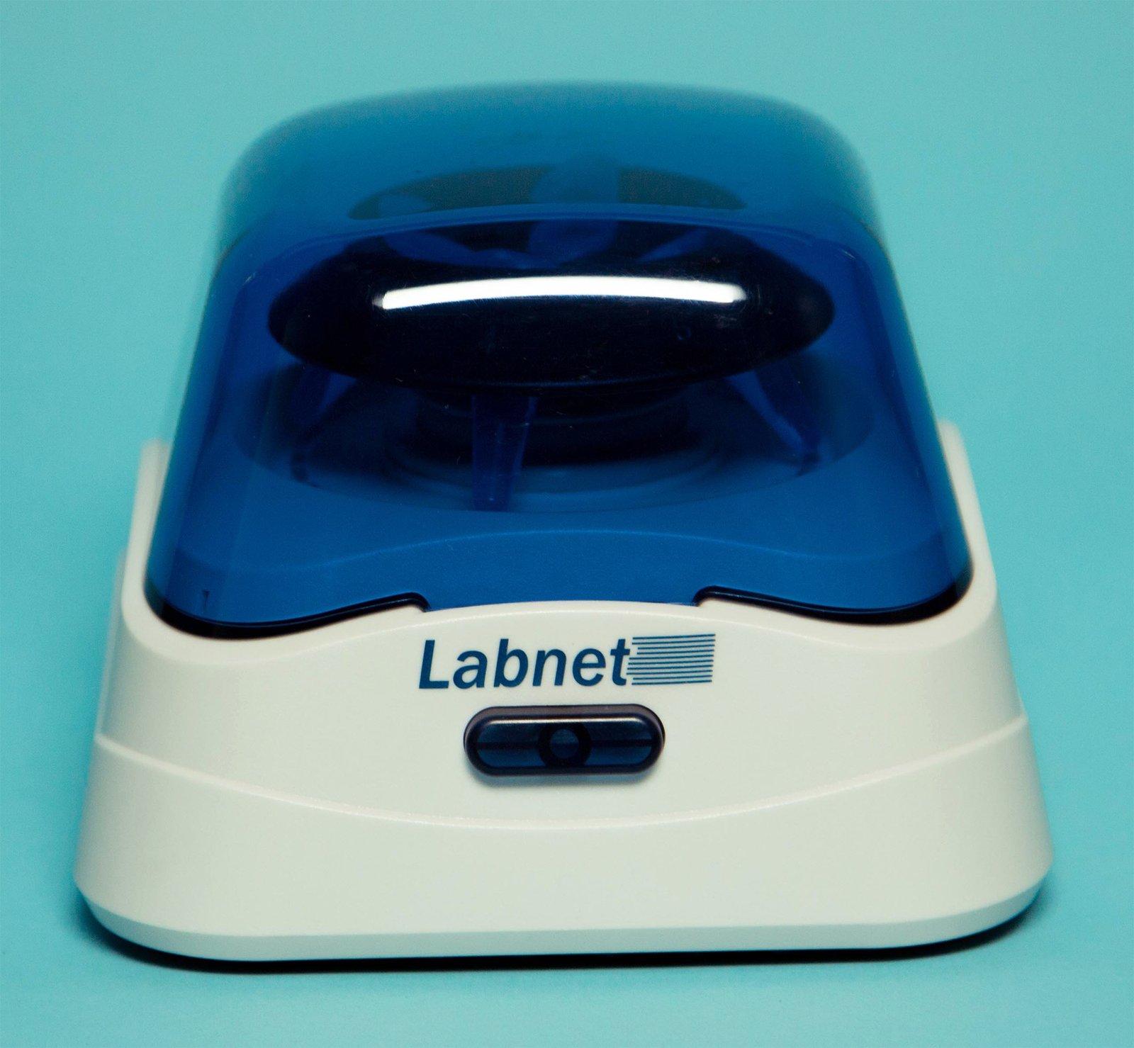Labnet_Mini_Microcentrifuge_Blue