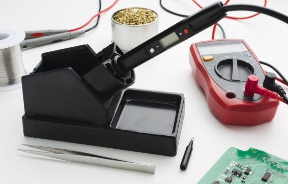 close-up-circuit-reparing-tool